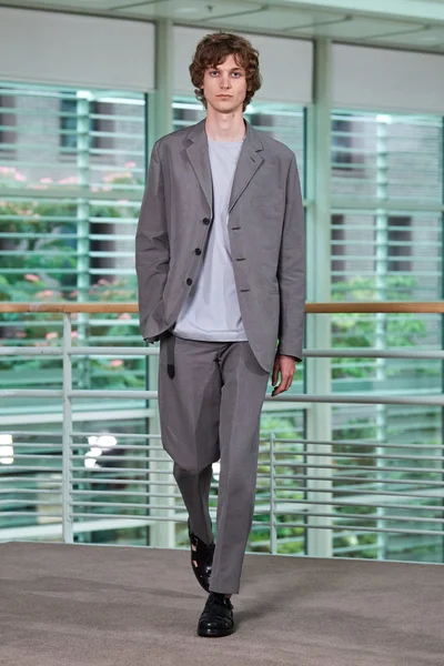 Look 24